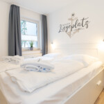 Nachtschränke mit Steckdosen und integrierten USB-Anschlüssen