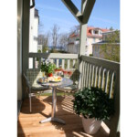 Gemütlicher Balkon mit Möbeln Ferienwohnung am Weststrand